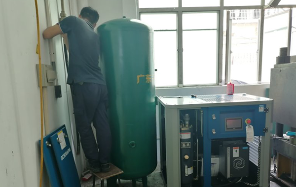 無(wú)油空壓機(jī)