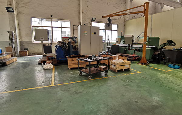 螺桿式空氣壓縮機(jī) 螺桿式空氣壓縮機(jī)